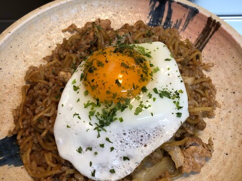 焼きそばと残りご飯deかつお節香る♪そばめし^_^